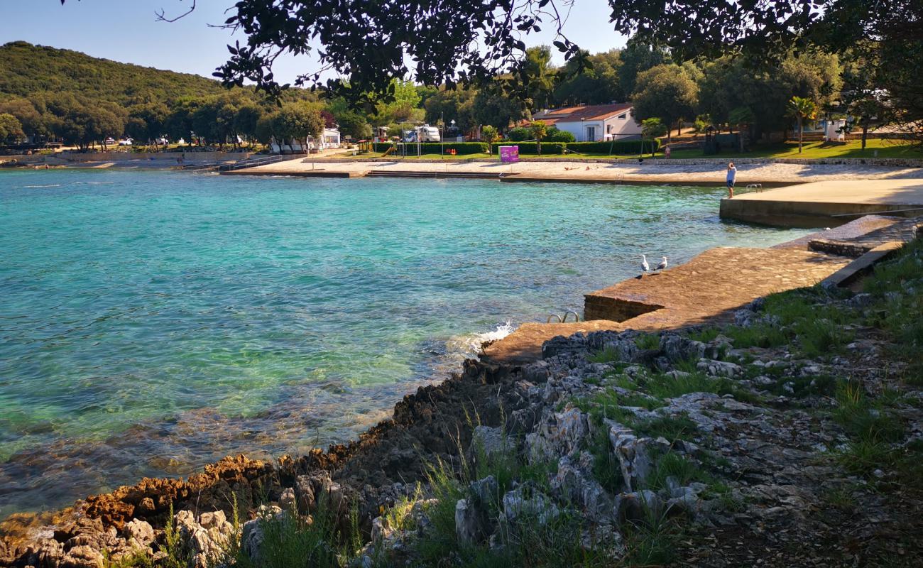 Foto de Porto Sole beach con hormigón superficie