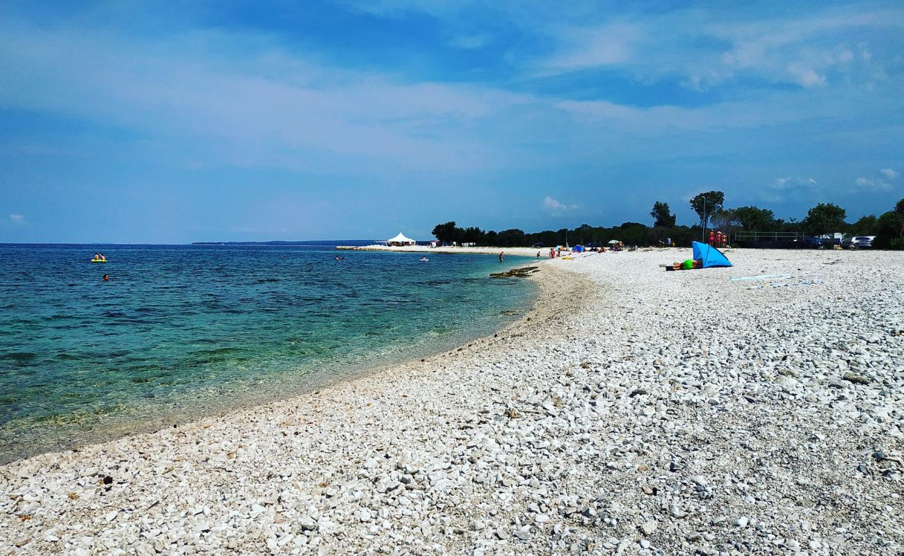 Foto de Playa Peroj con guijarro blanco superficie