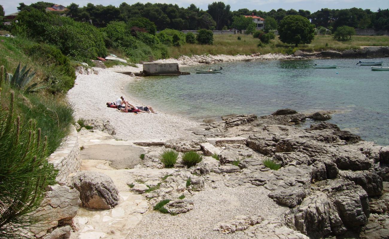 Foto de Zelenika beach con guijarro ligero superficie