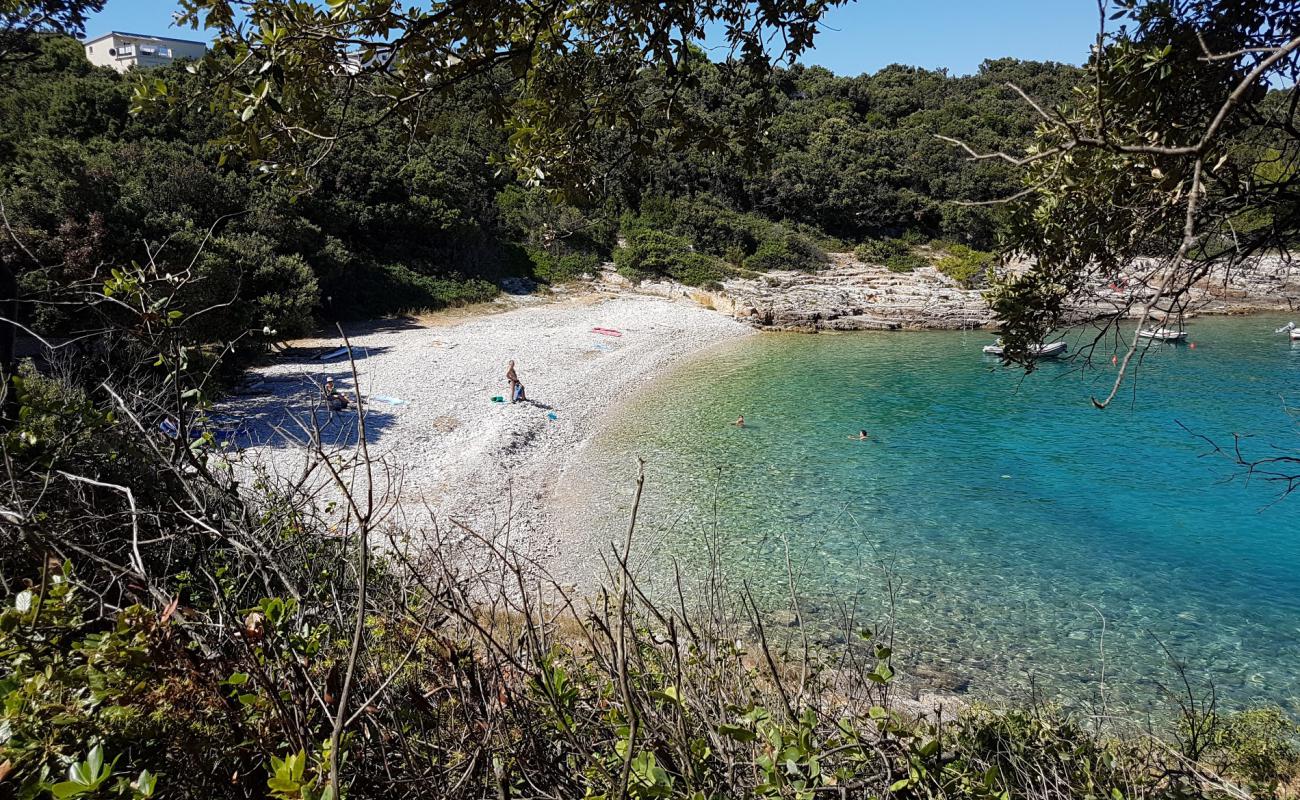 Foto de Skrila beach con guijarro ligero superficie