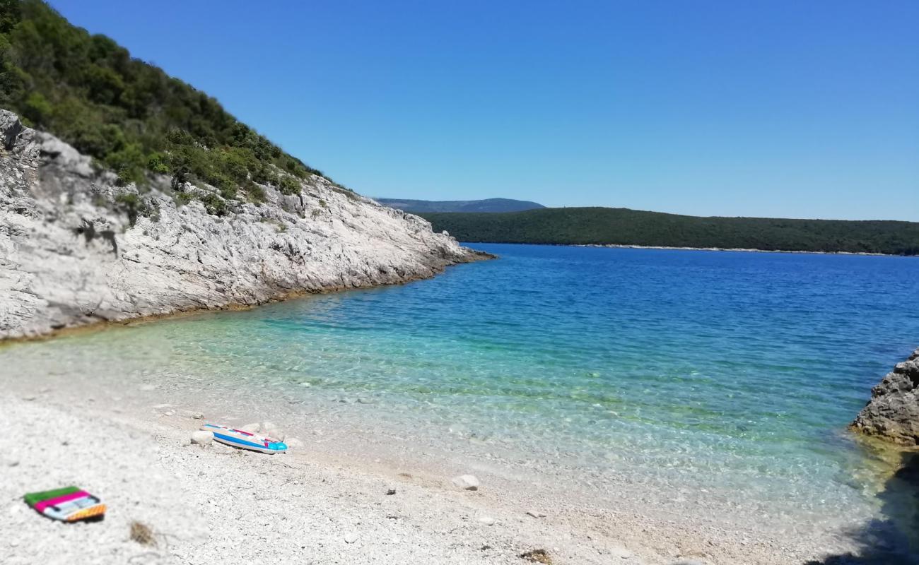 Foto de Provaza beach con guijarro ligero superficie