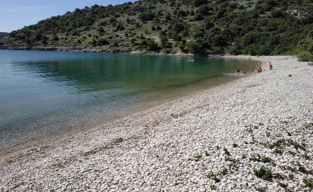 Foto de Luka beach con guijarro ligero superficie