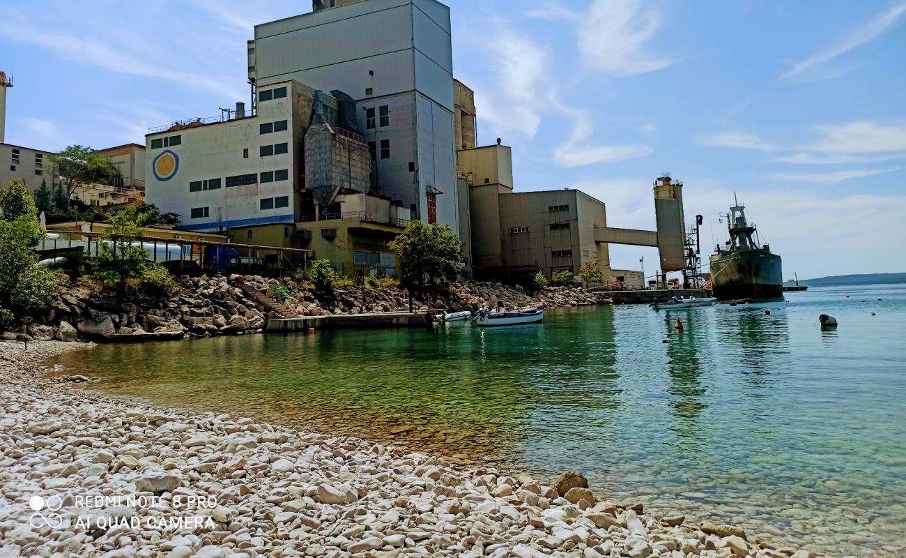 Foto de Koromacno beach con piedra superficie