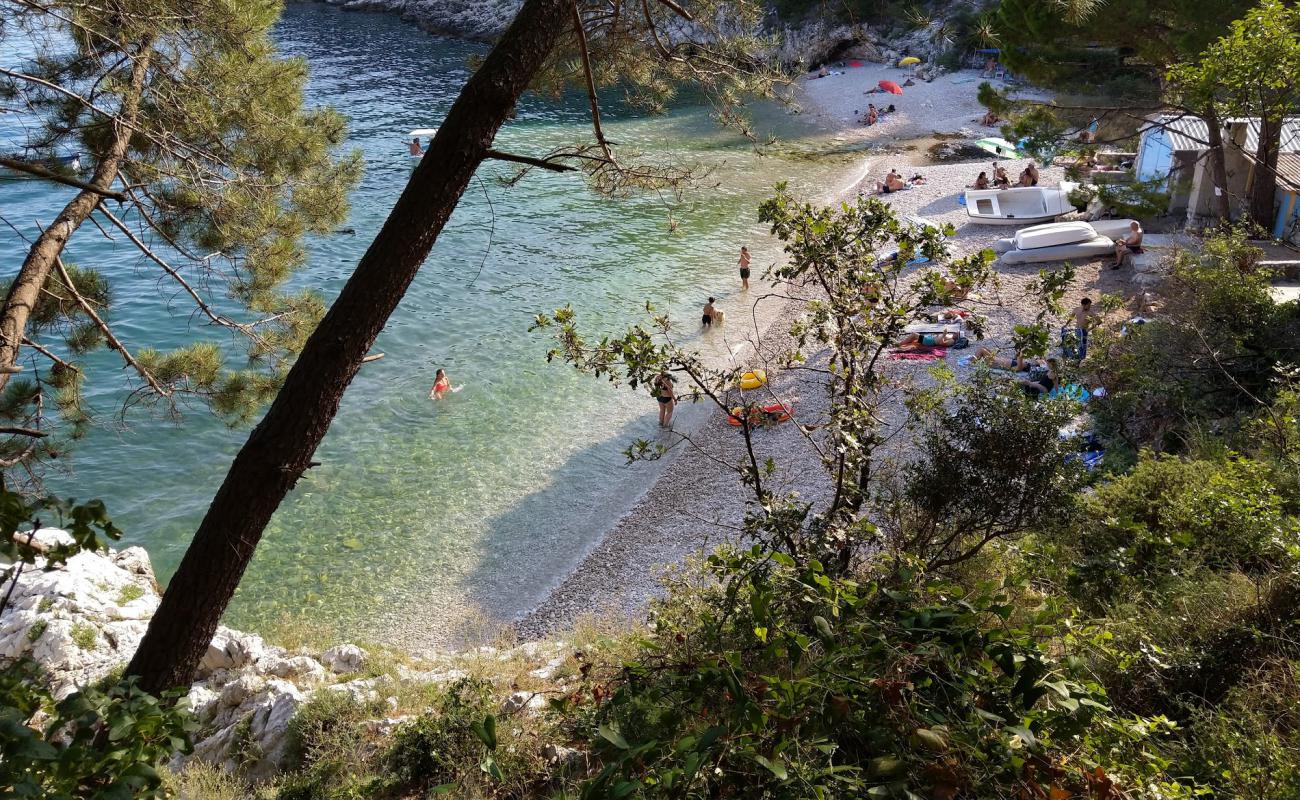 Foto de Uboka beach con guijarro ligero superficie