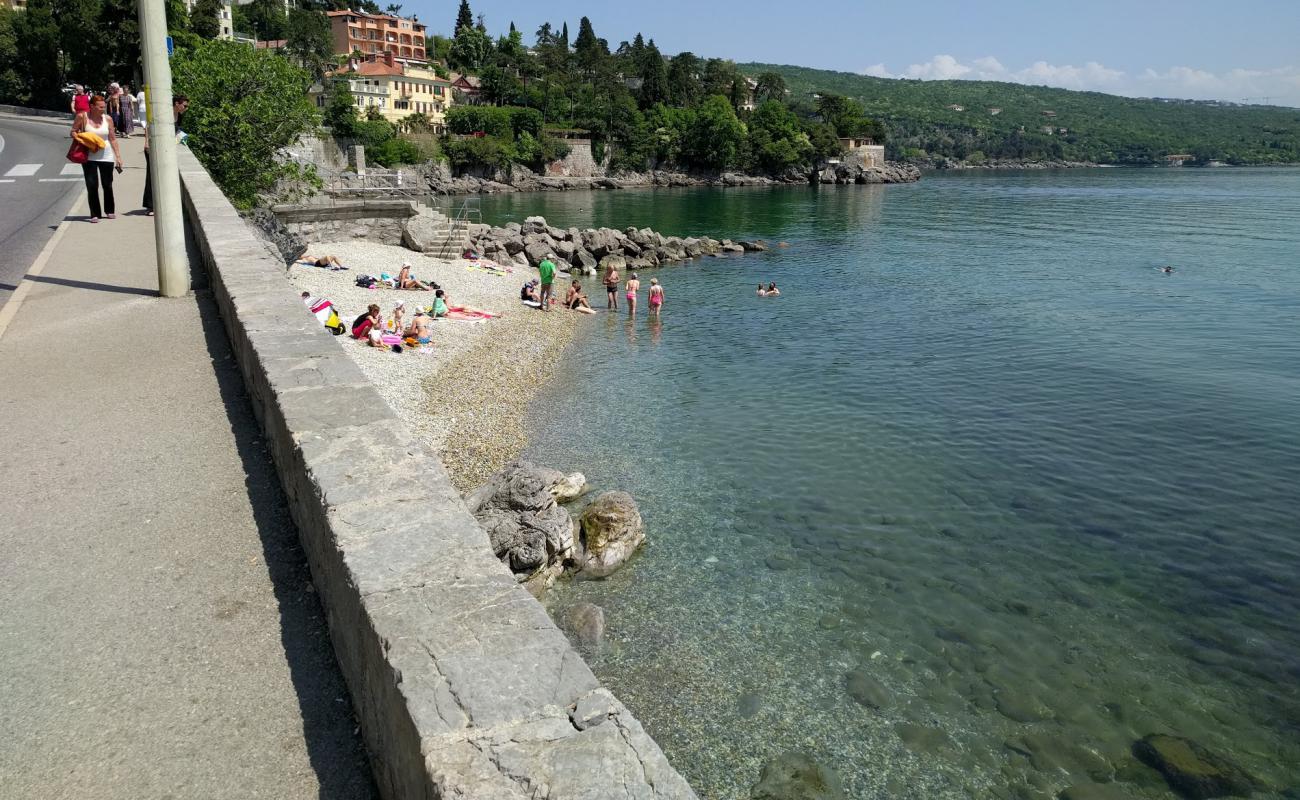 Foto de Crnikovica beach con hormigón superficie