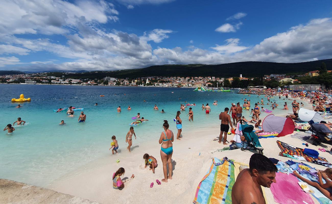 Foto de Playa Poli Mora con arena brillante superficie