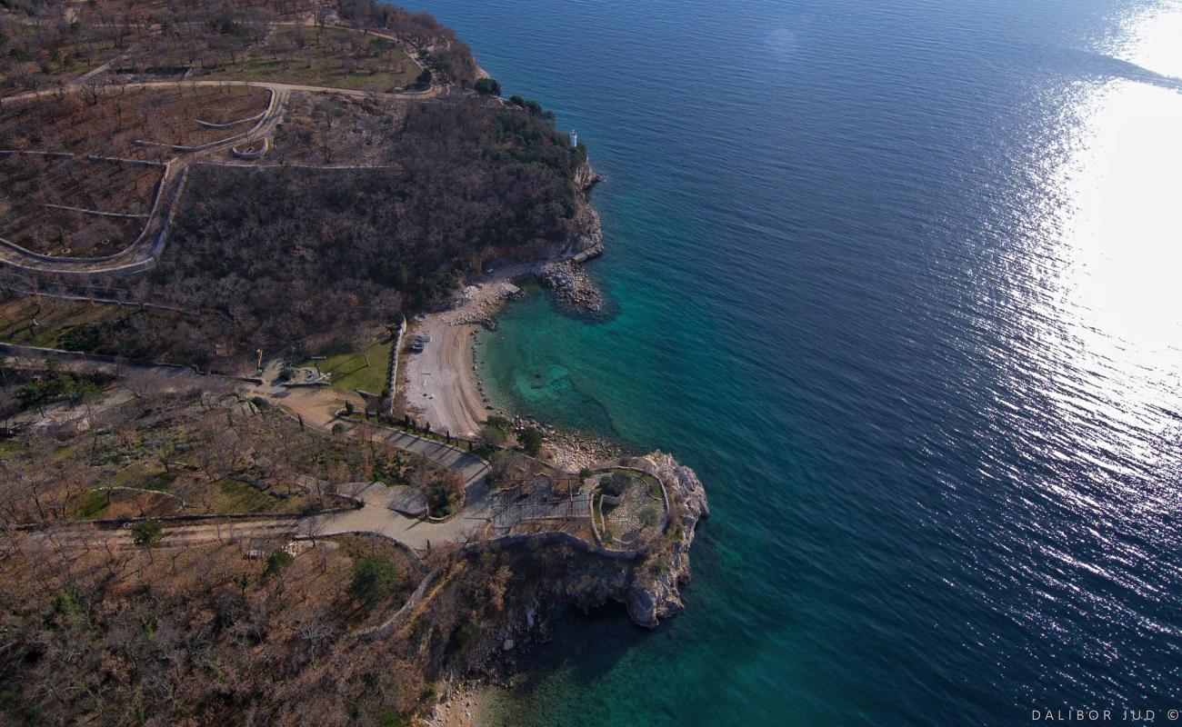 Foto de Pekna beach con piedra superficie