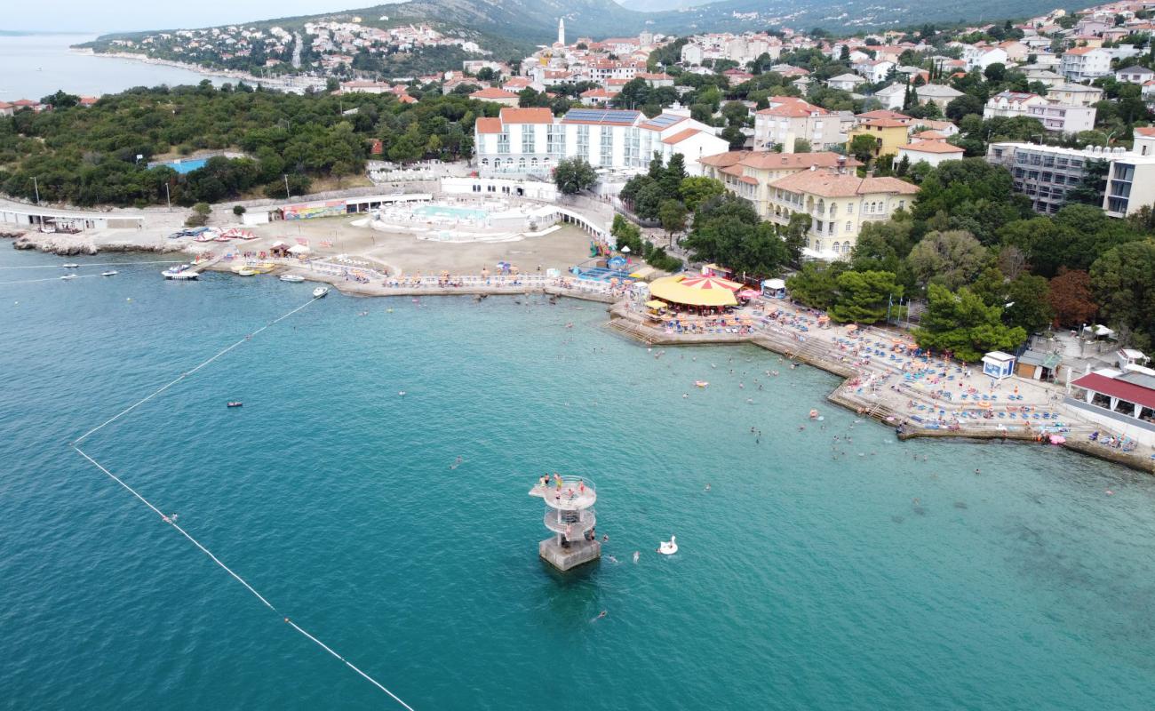 Foto de Novi beach con guijarro fino claro superficie