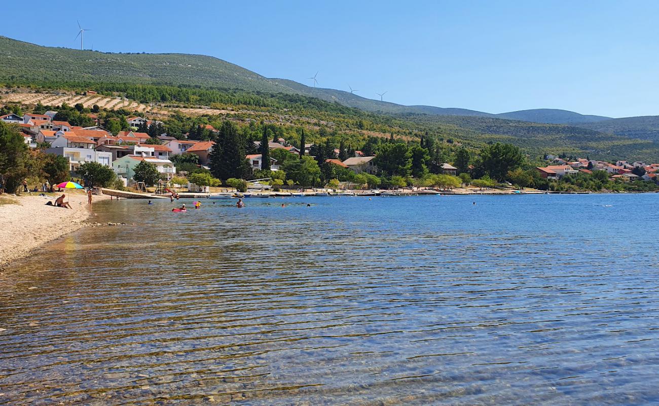 Foto de Susnjari beach con guijarro gris superficie