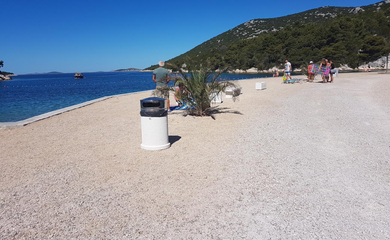 Foto de Sovja beach con hormigón superficie