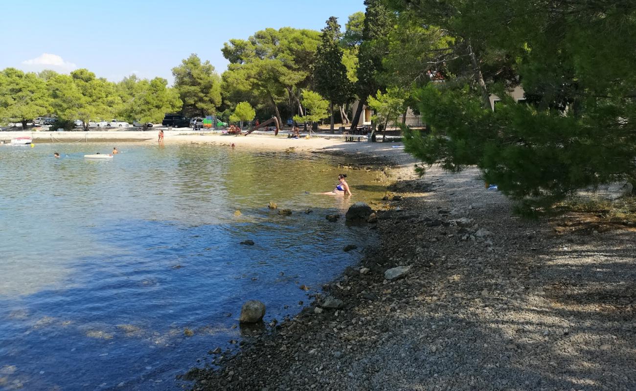 Foto de Sv. Nikola beach con guijarro ligero superficie