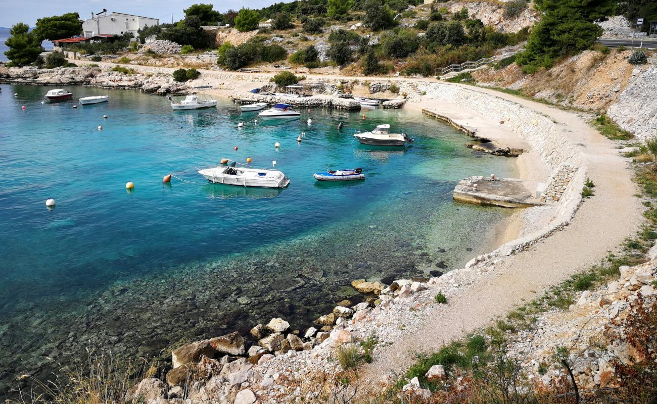 Foto de Dolac III beach con guijarro fino claro superficie