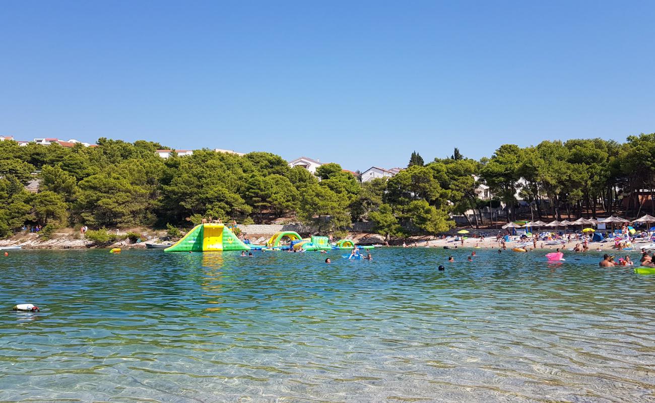 Foto de Playa Velika Raduca II con guijarro fino claro superficie