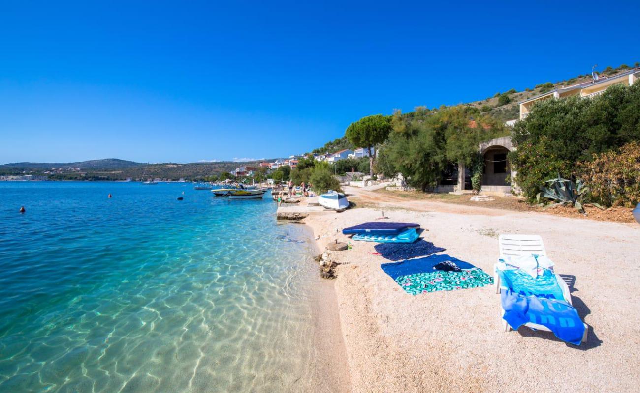 Foto de Zatoglav beach con guijarro fino claro superficie