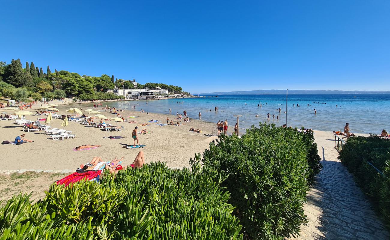 Foto de Playa Bacvice con arena oscura superficie