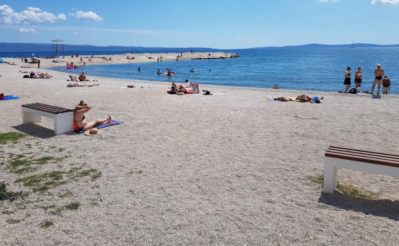 Foto de Trstenik beach con guijarro fino claro superficie