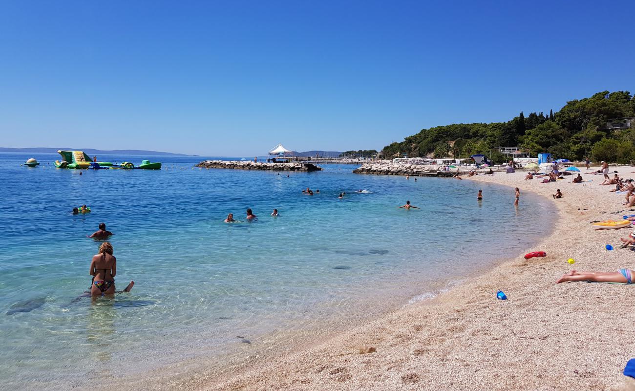 Foto de Znjan City beach con guijarro fino claro superficie