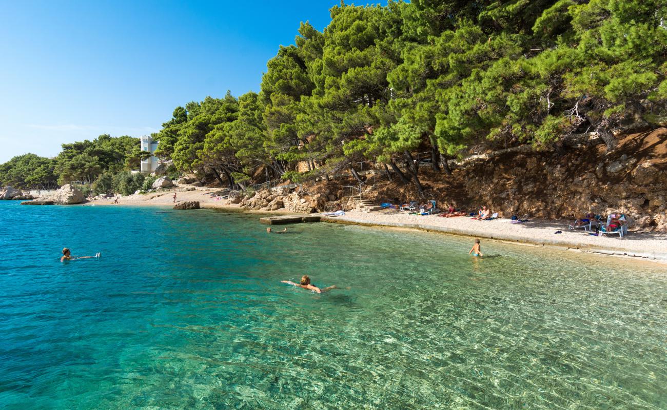 Foto de Playa de Ruskamen con guijarro ligero superficie