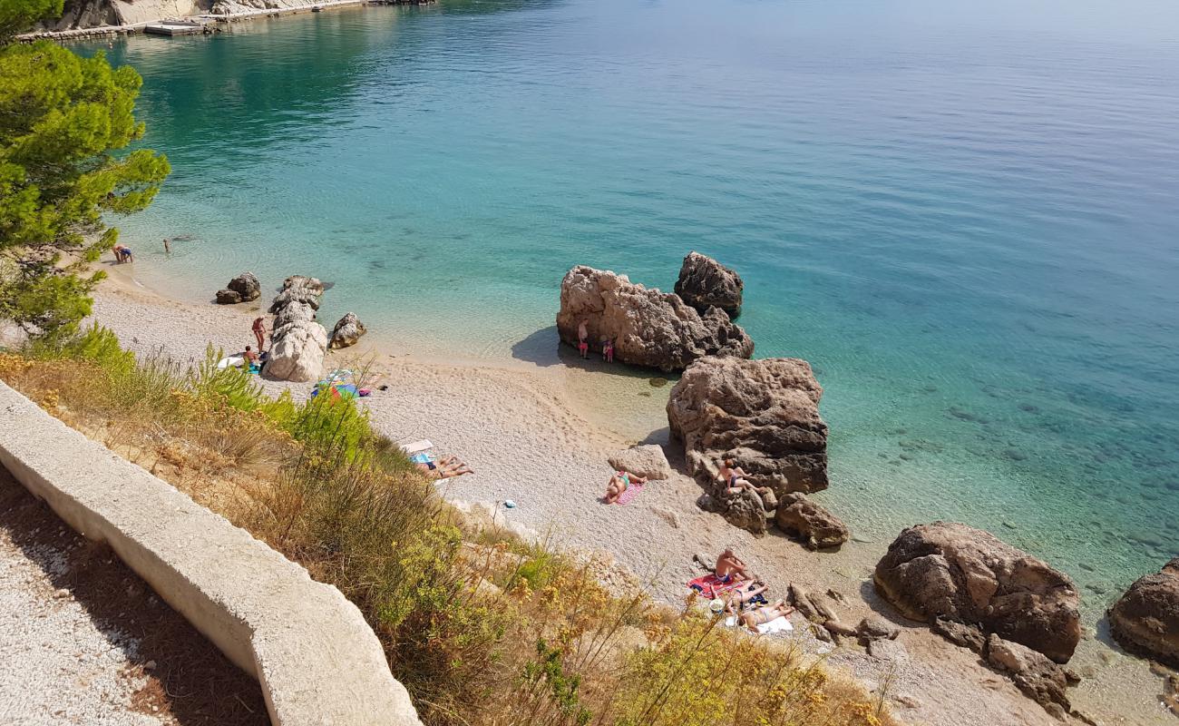 Foto de Kutlesa beach con guijarro ligero superficie