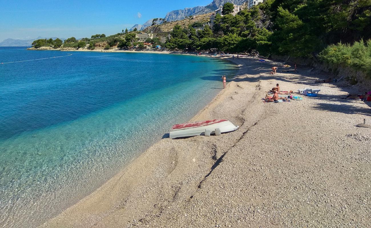 Foto de Playa Plisivac con guijarro fino claro superficie