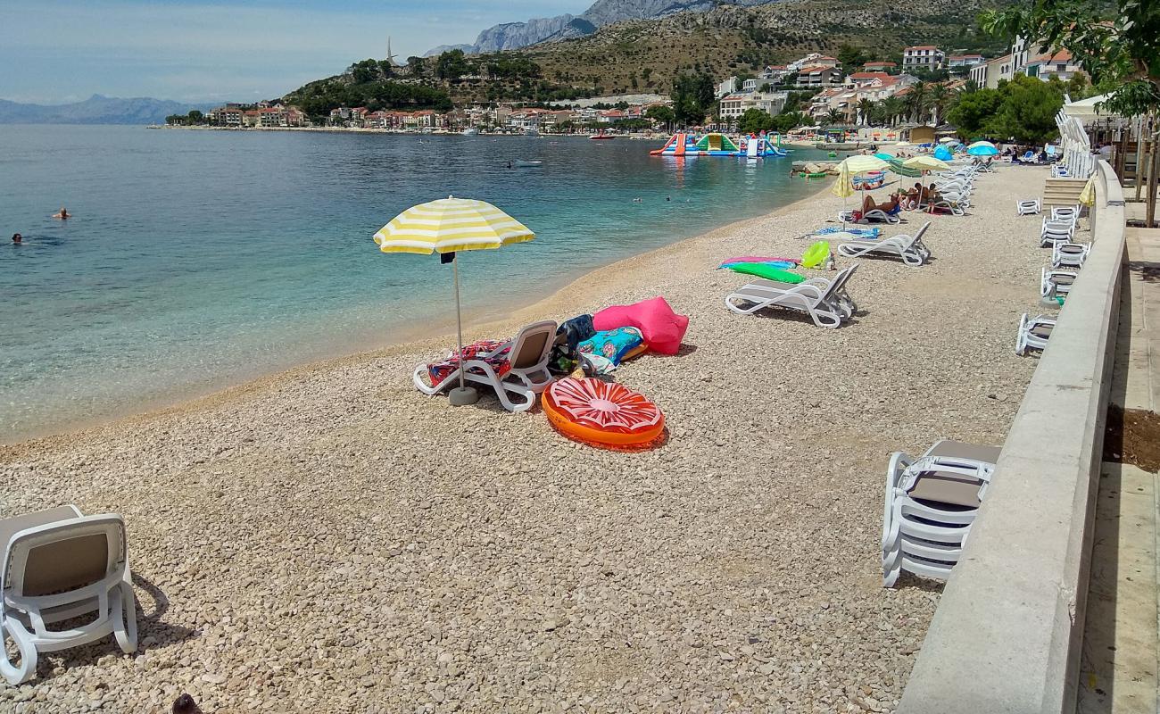 Foto de Playa de Podgora con guijarro fino claro superficie