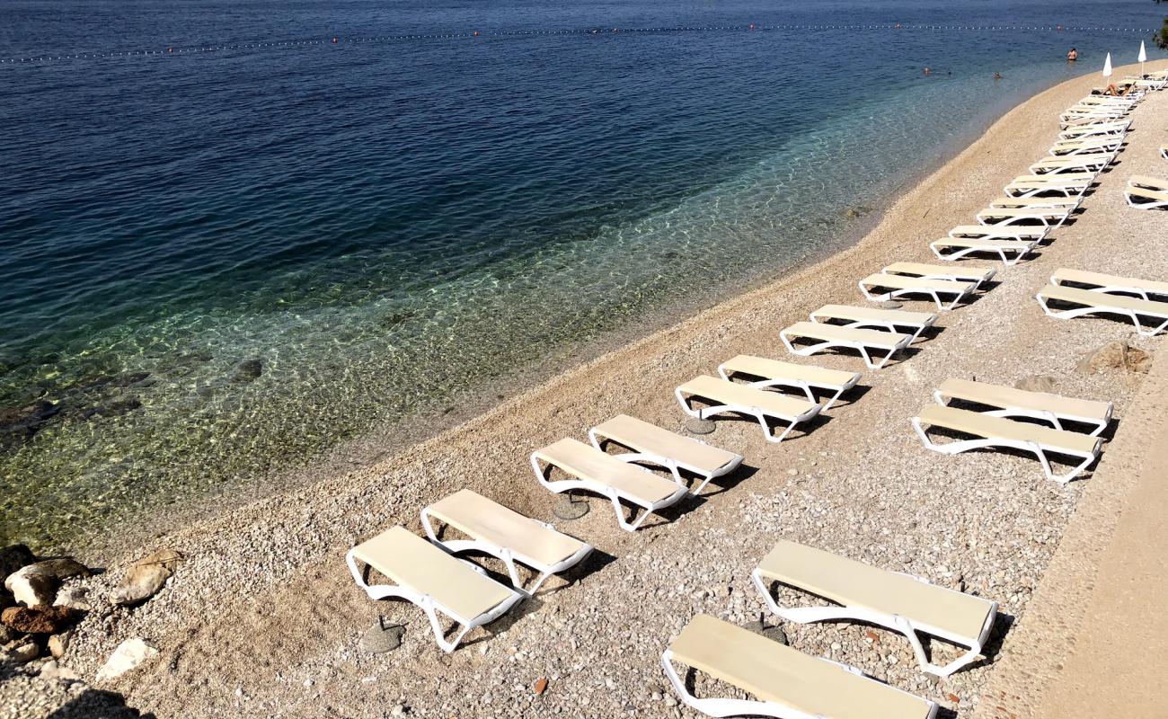 Foto de Punta beach con arena/guijarros negro superficie