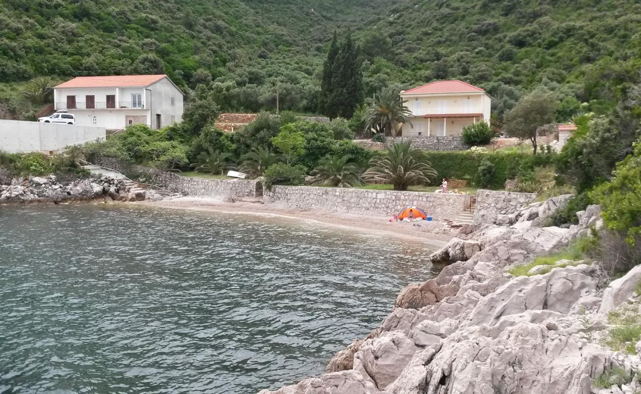 Foto de Belecica beach con guijarro fino claro superficie