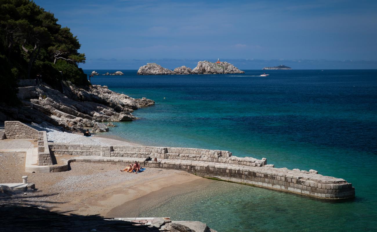 Foto de Vila beach con guijarro ligero superficie