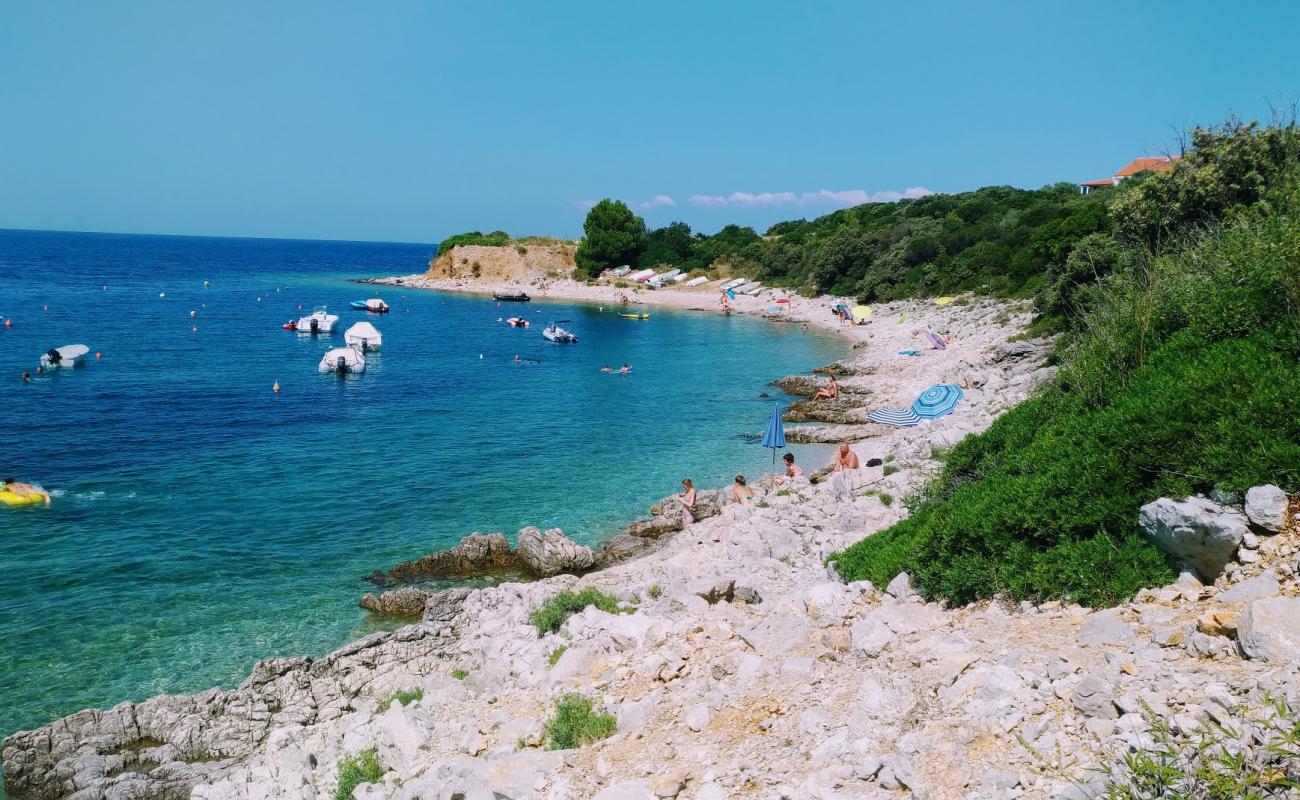 Foto de Zaglav beach con guijarro ligero superficie