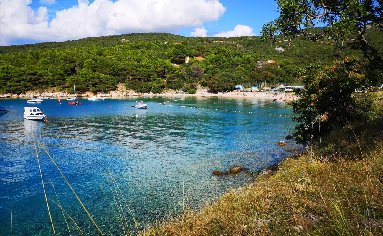 Foto de Konobe beach con guijarro fino claro superficie