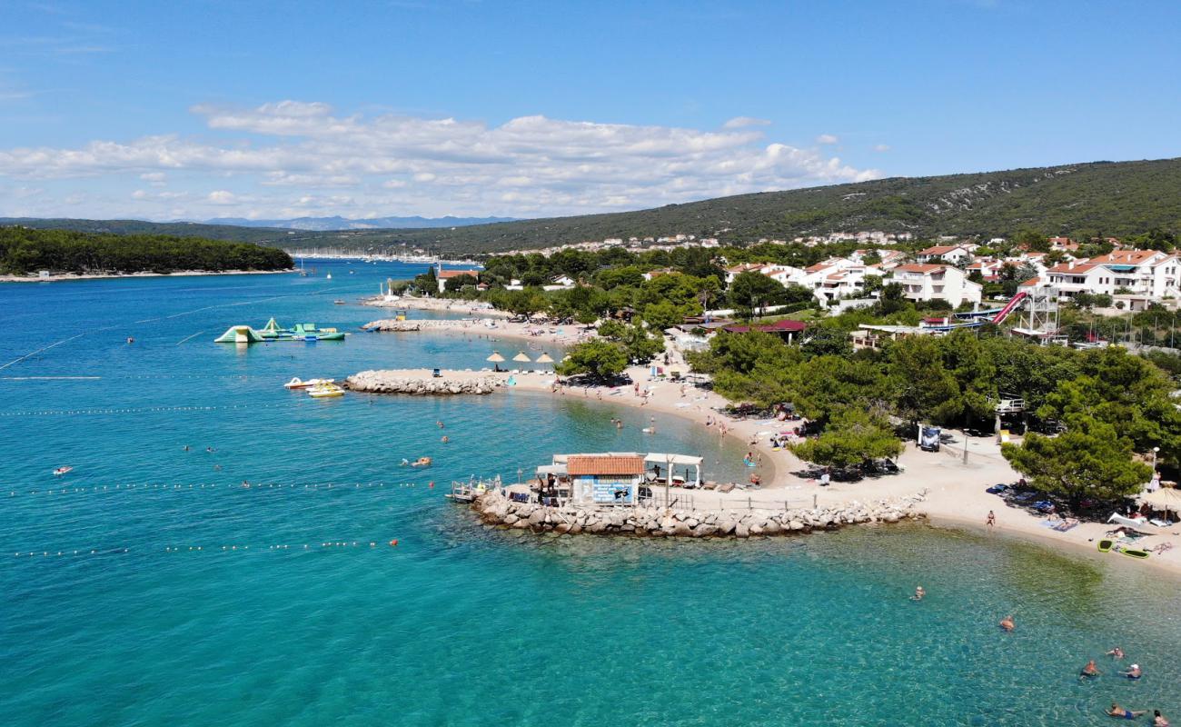 Foto de Punat beach II con guijarro fino claro superficie