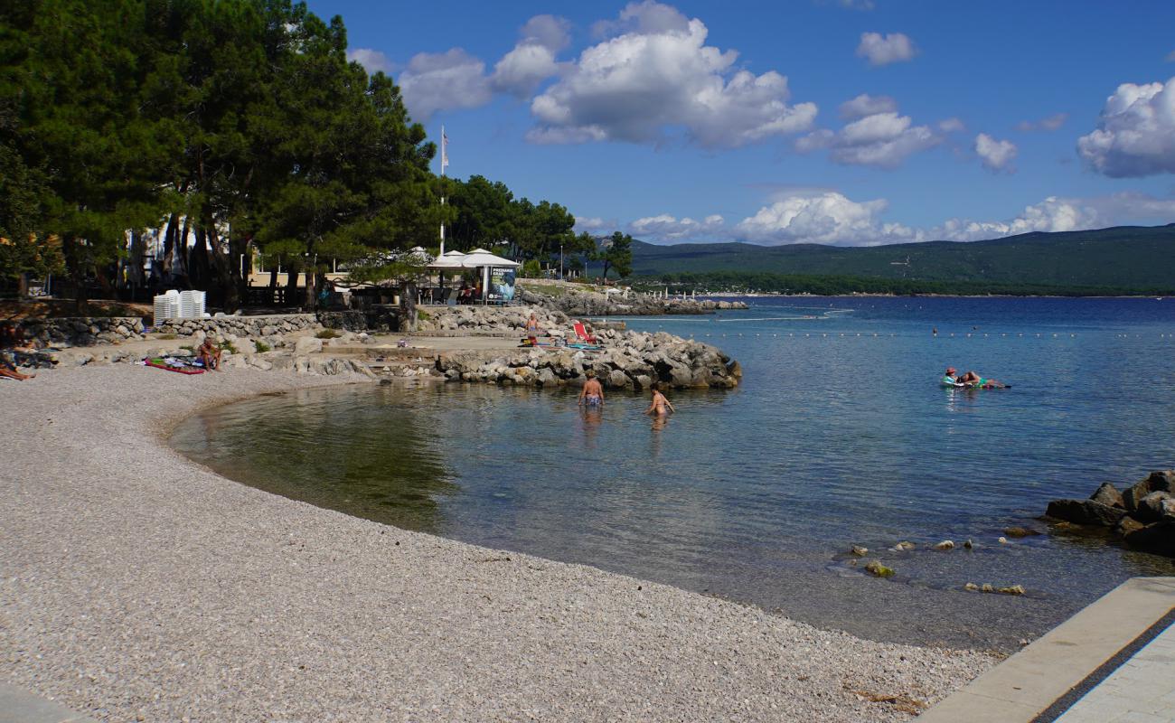 Foto de Karaka II beach con guijarro fino claro superficie