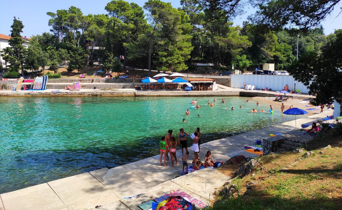 Foto de Draga beach con guijarro fino claro superficie