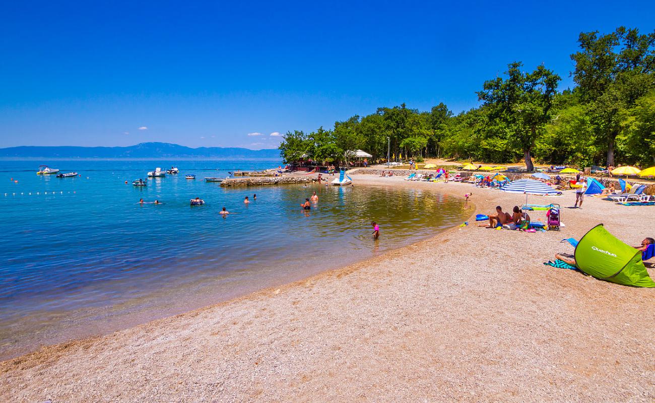 Foto de Kijac beach con guijarro fino claro superficie