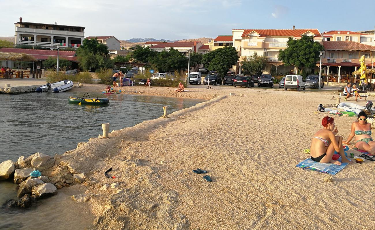 Foto de Kustici beach con guijarro fino claro superficie