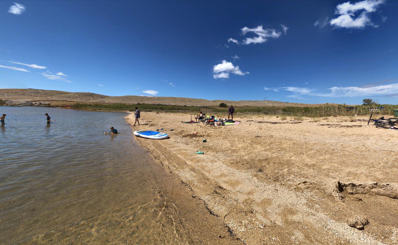 Foto de Old Povljana beach ubicado en área natural