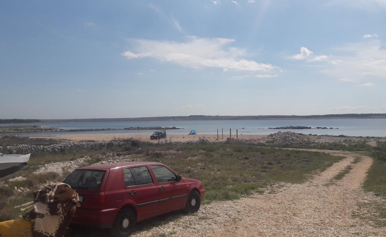 Foto de Pag beach con piedra superficie