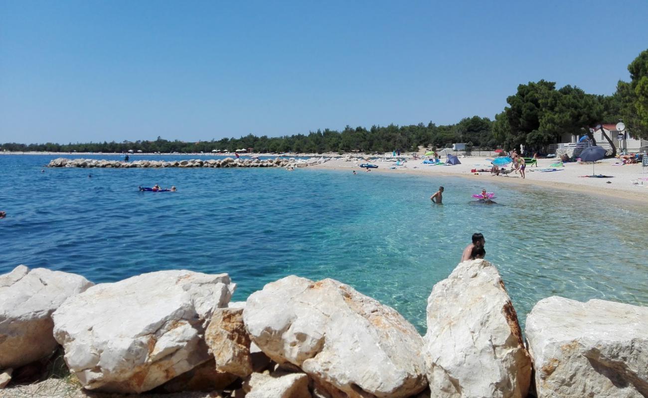 Foto de Simuni II beach con guijarro fino claro superficie