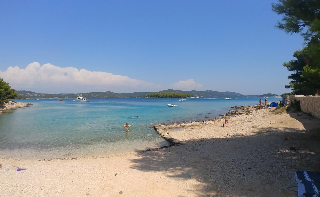 Foto de Guscica beach con piedra superficie