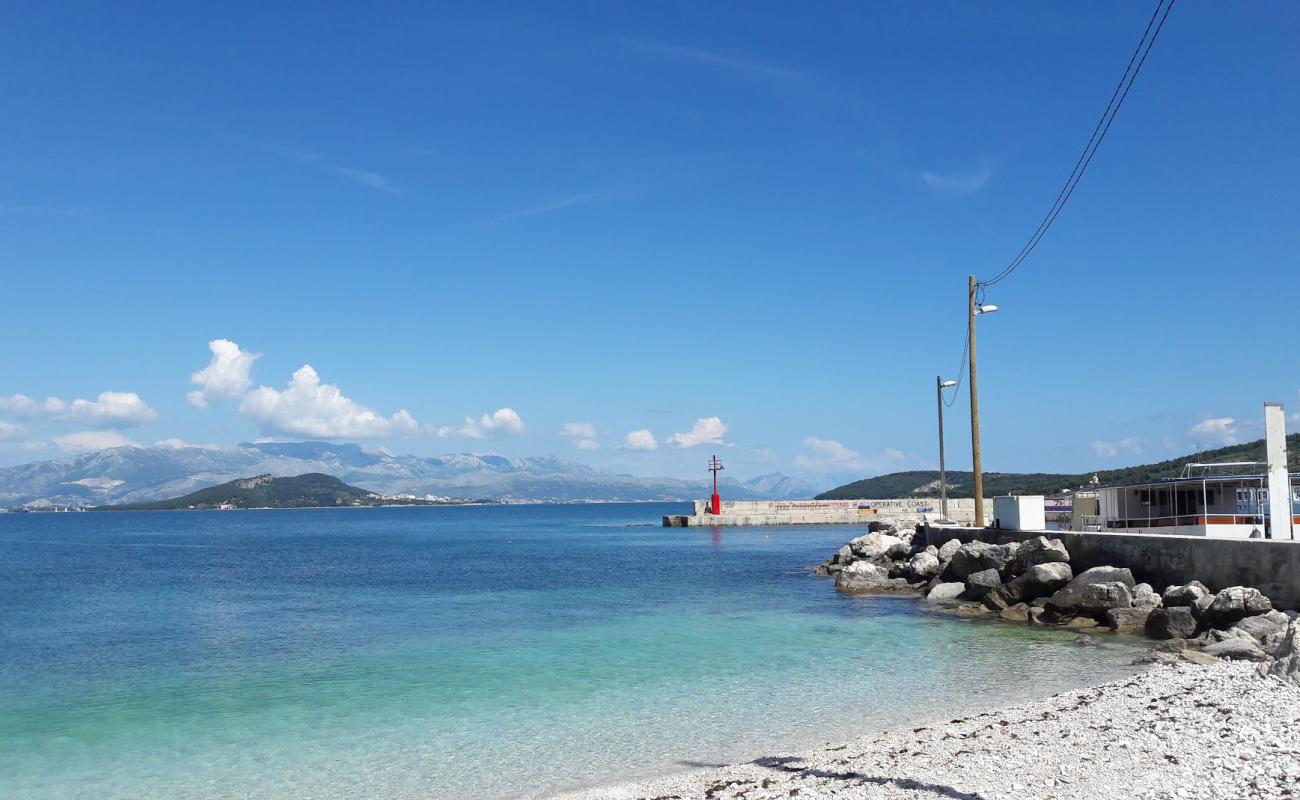 Foto de Slatine III beach con guijarro ligero superficie