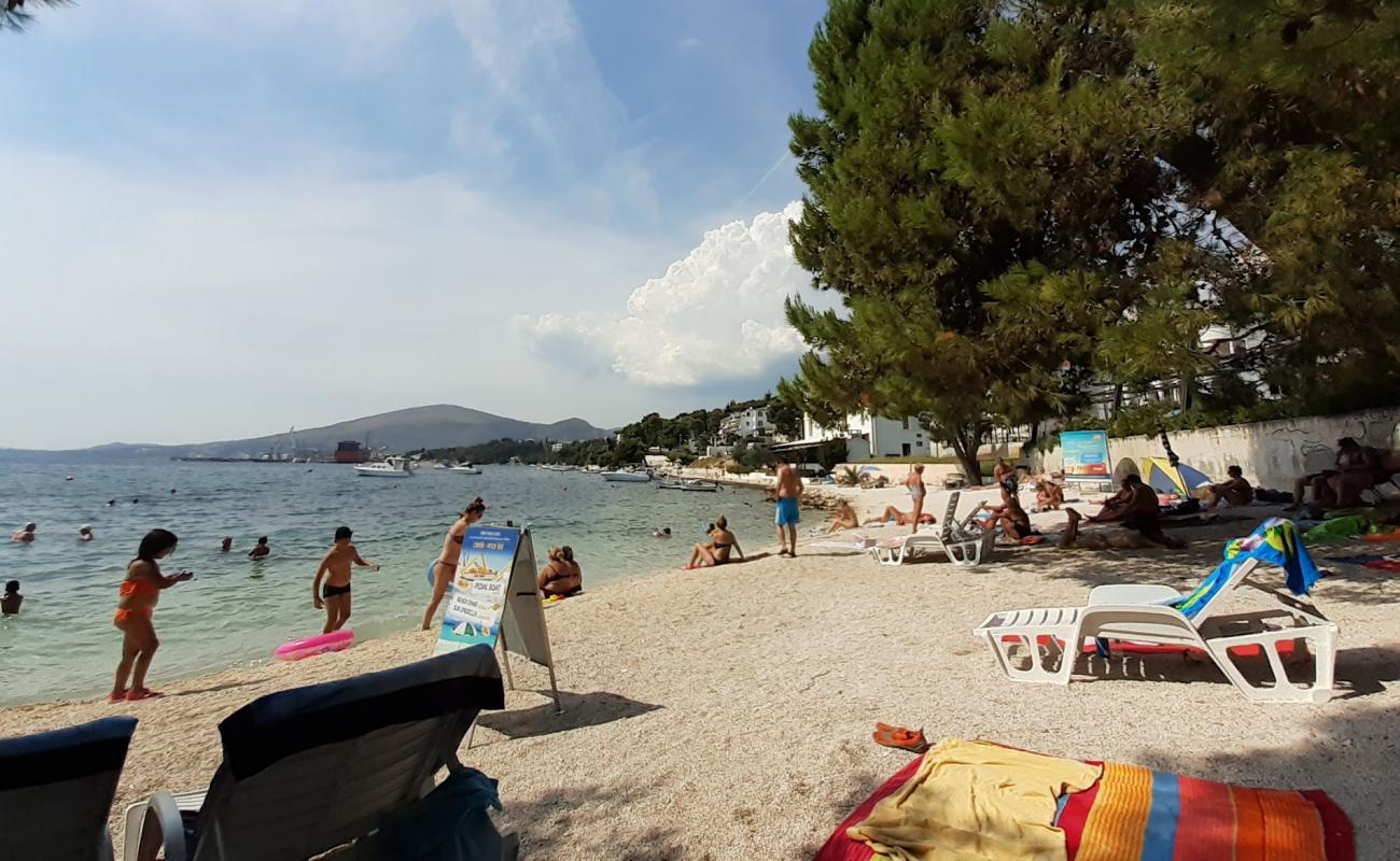 Foto de Hafen trogir beach con guijarro fino claro superficie