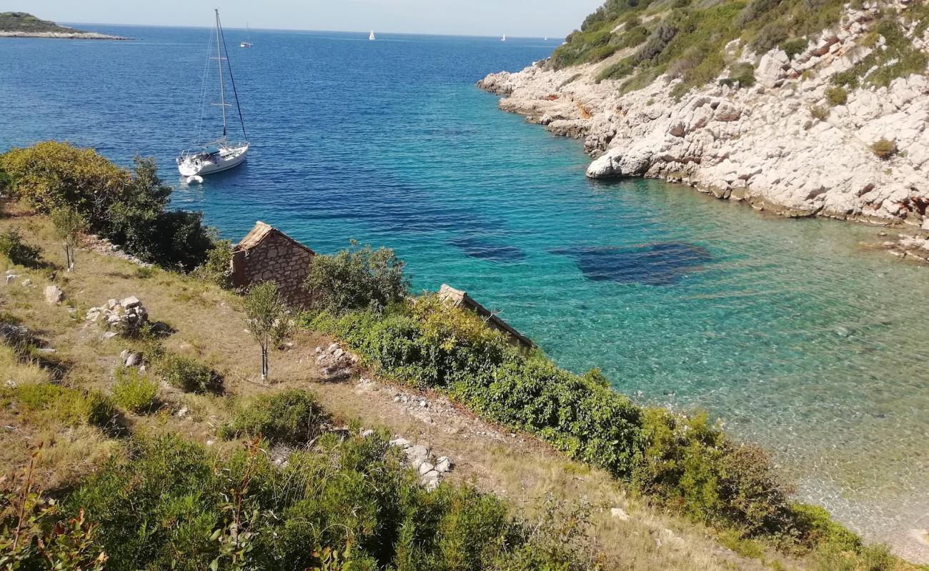 Foto de Gradac beach con guijarro ligero superficie