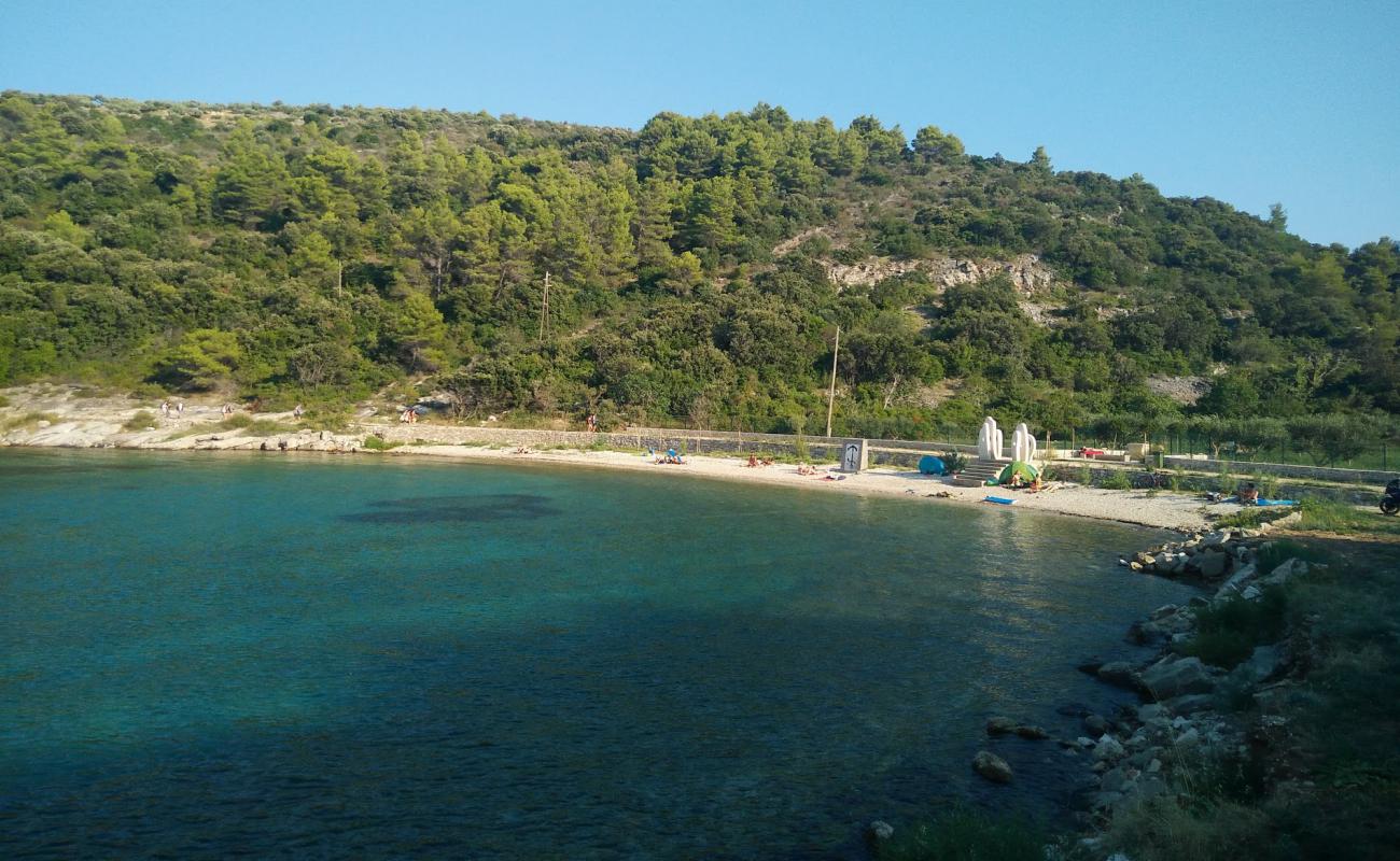 Foto de Trstena beach con guijarro ligero superficie