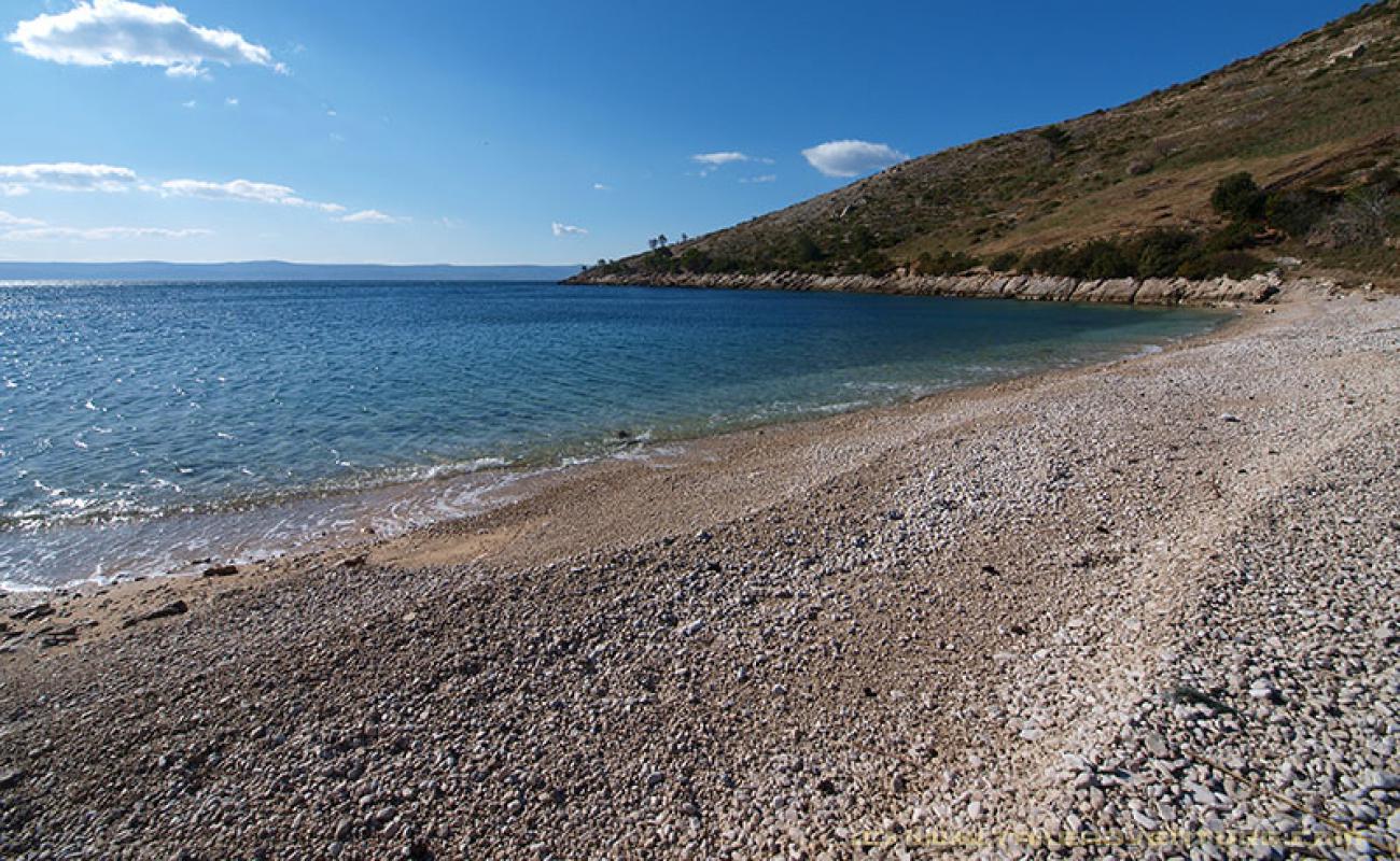 Foto de Zirje beach con guijarro ligero superficie