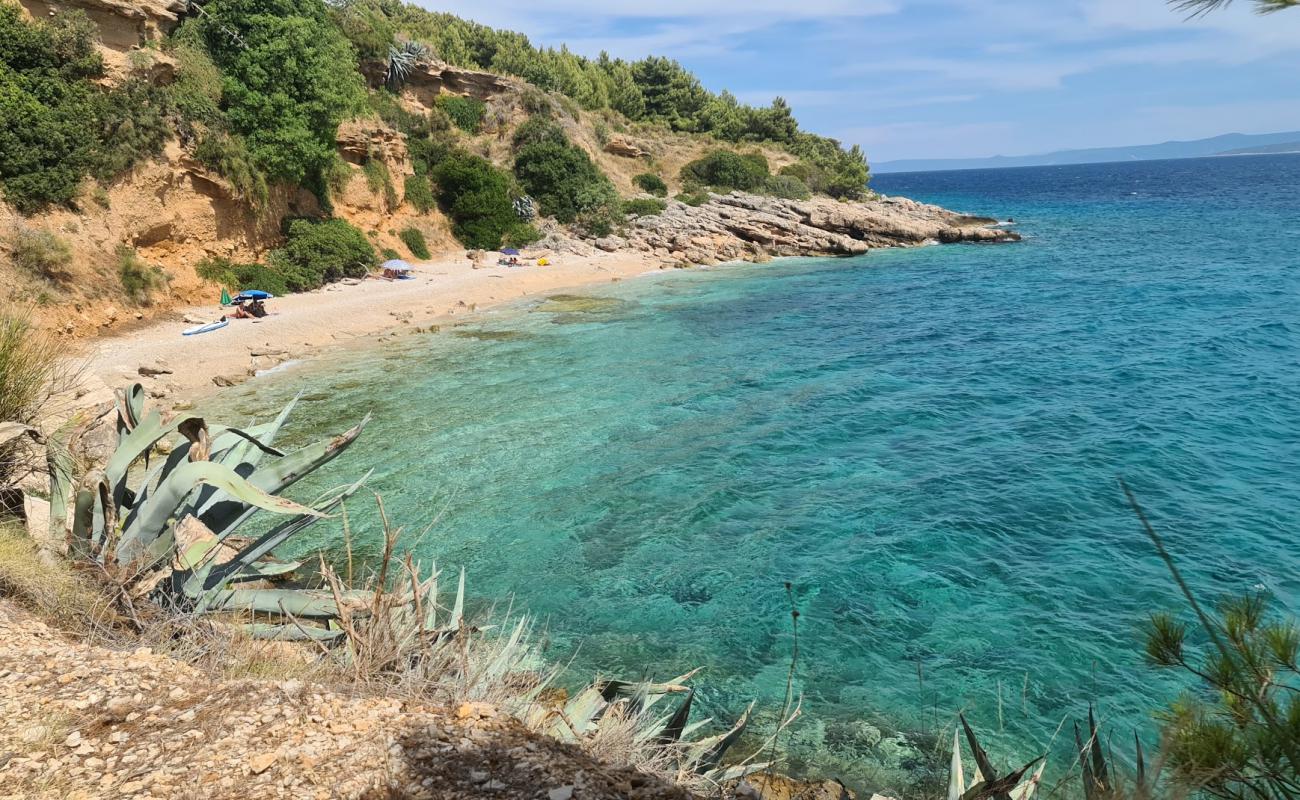 Foto de Mali Zagradac beach con guijarro fino claro superficie