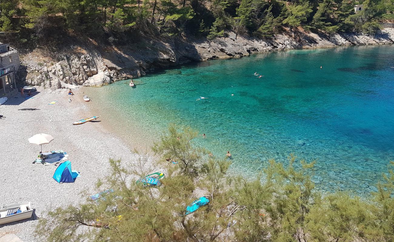 Foto de Mala Pogorila II beach con guijarro ligero superficie