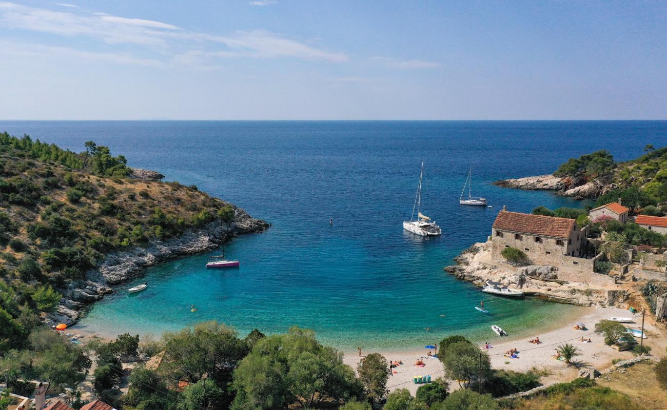 Foto de Dubovica beach con guijarro ligero superficie