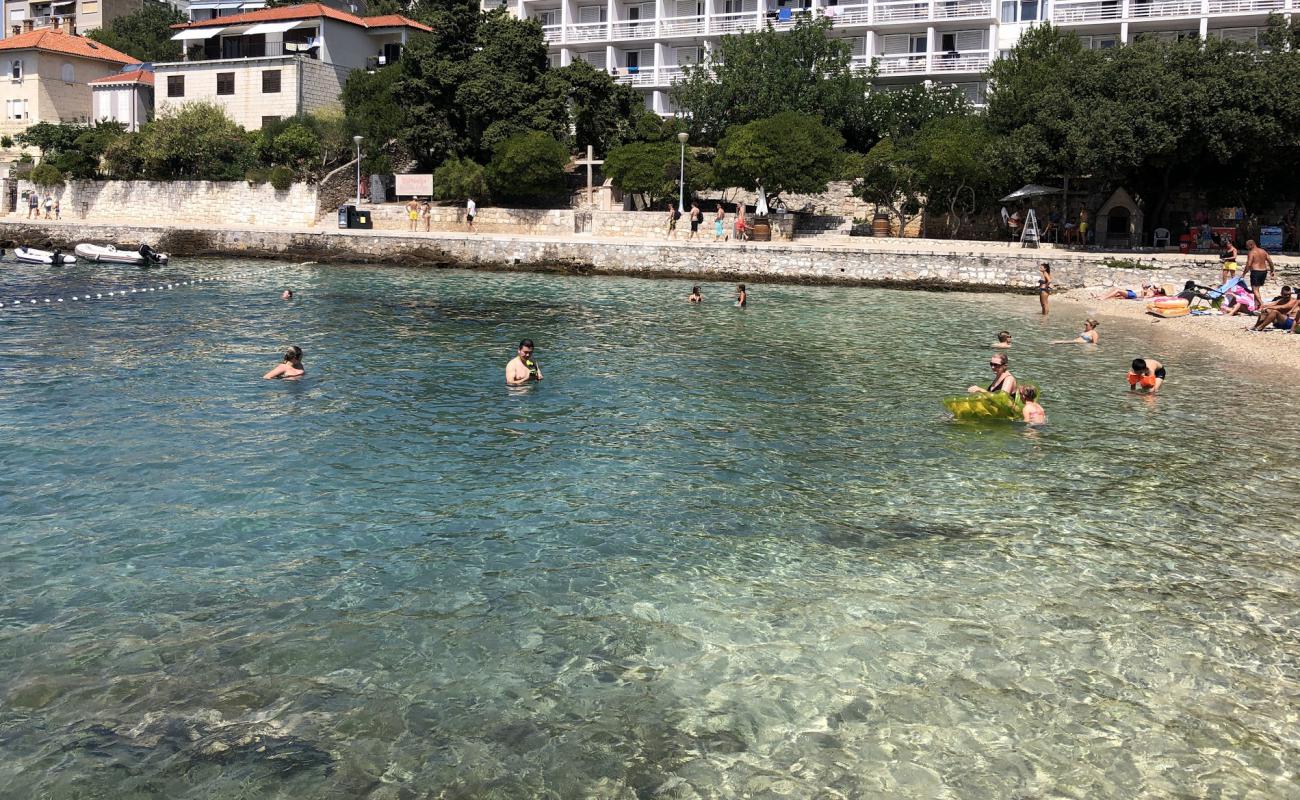 Foto de Lusica beach con guijarro ligero superficie