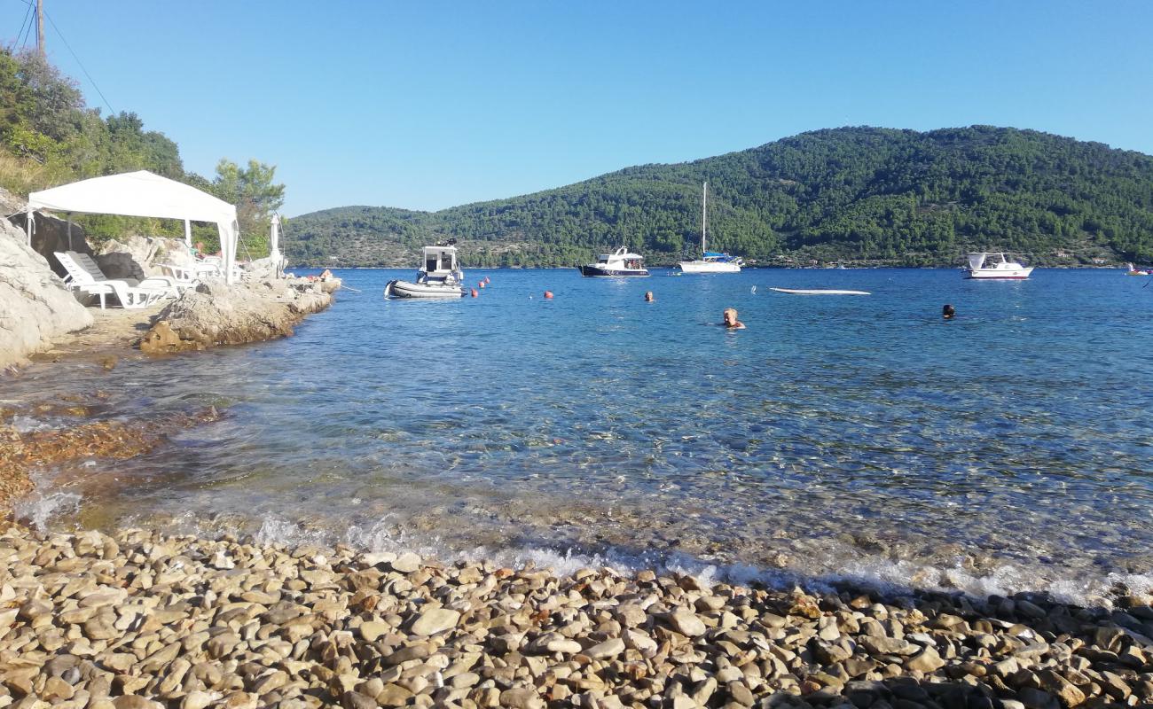 Foto de Mikulina Luka beach con guijarro ligero superficie