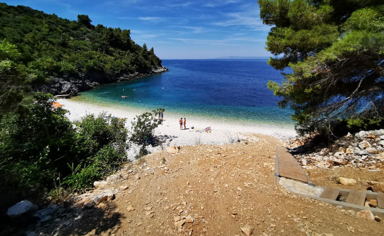 Foto de Vaja Bay con guijarro blanco superficie